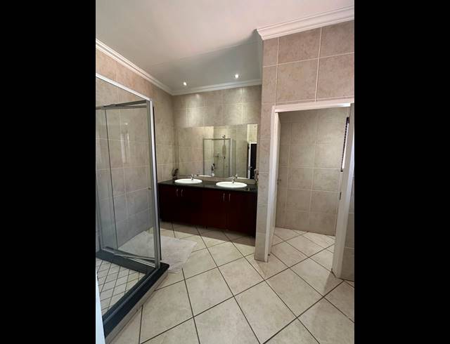 3 BEDROOM TOWNHOUSE FOR SALE IN GLENVISTA